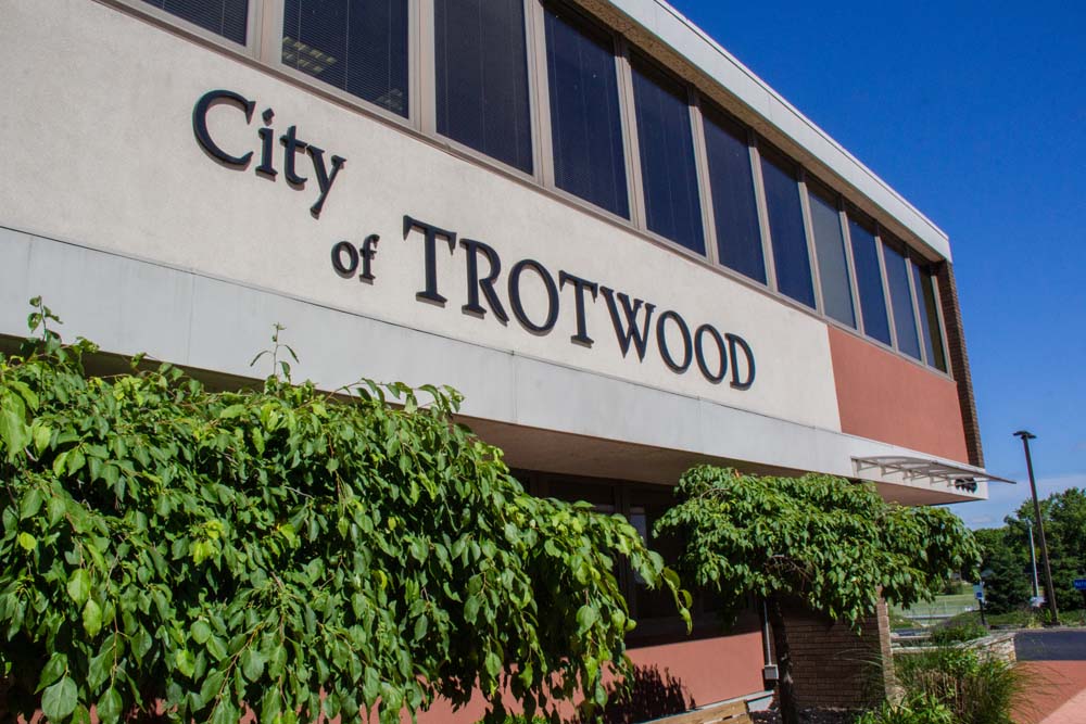 mayor and group of people cutting a red ribon